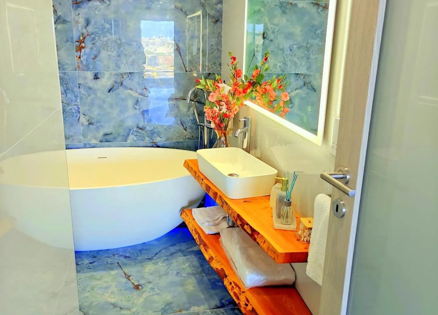 Luxury Living - Seafront Haven In Sliema - Malta Apartment Malta