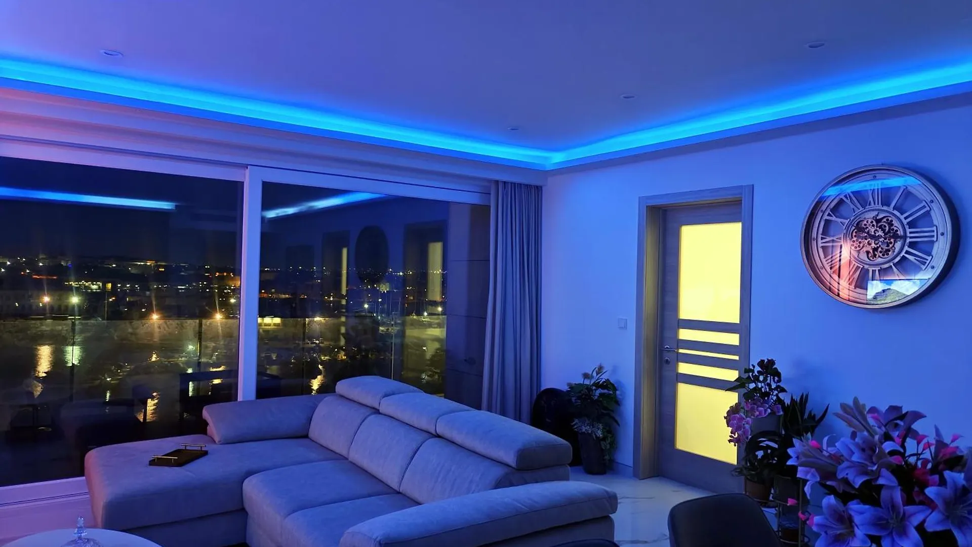 Luxury Living - Seafront Haven In Sliema - Malta Apartment