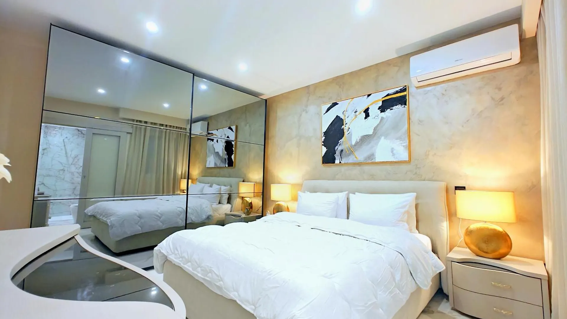 Luxury Living - Seafront Haven In Sliema - Malta Apartment