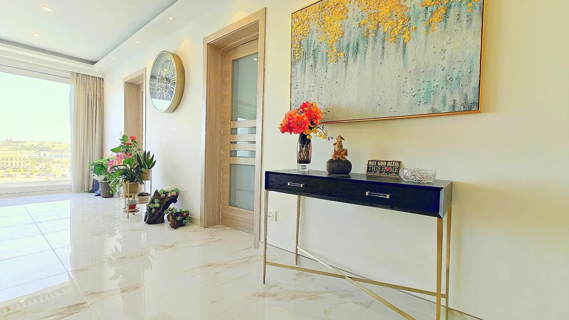 Luxury Living - Seafront Haven In Sliema - Malta Apartment
