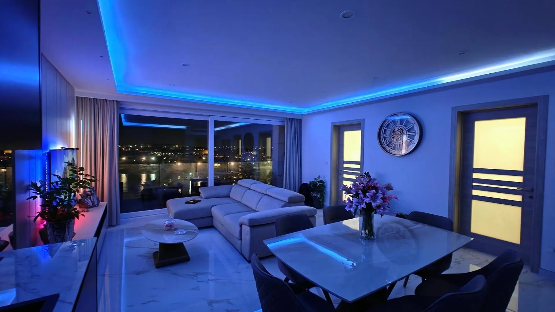 Luxury Living - Seafront Haven In Sliema - Malta Apartment Malta