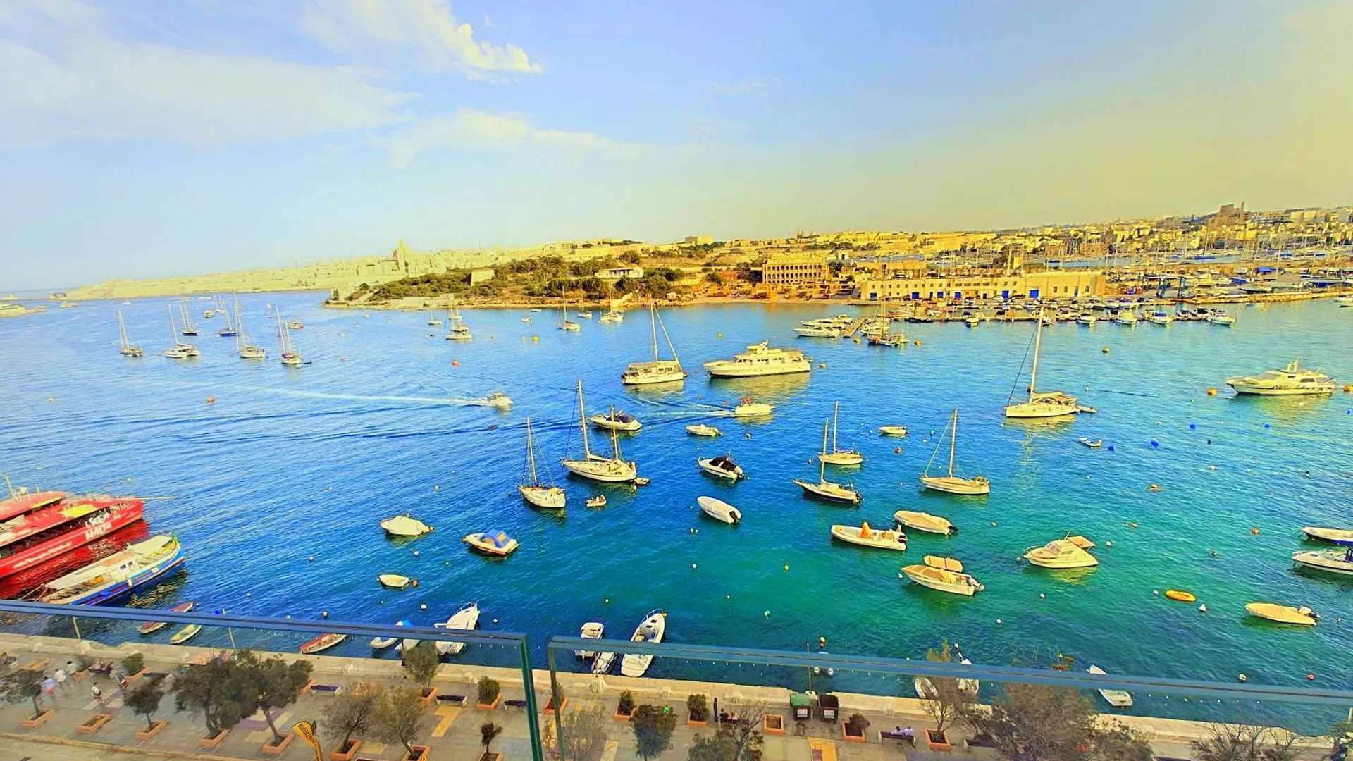 Luxury Living - Seafront Haven In Sliema - Malta Apartment